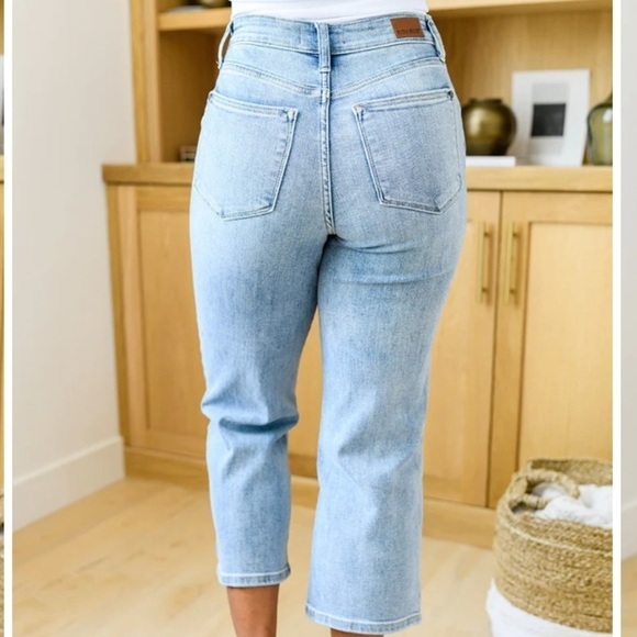 Judy Blue LIGHT WASH HIGH RISE VINTAGE WIDE LEG CROP JEANS size 22W - Picture 2 of 14